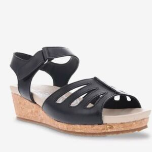 Propet NEW Black Leather Maya Strappy Open Toe Wedge Sandals Size 10